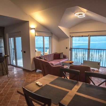 Modern Waterfront 3-Bed Apartment Donja Kostanjica Exterior foto